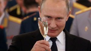 906559492132-Putin-drinking